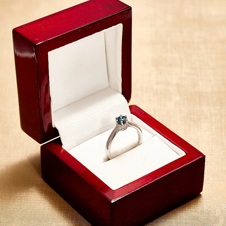 Bague cadeau en or avec diamant bleu et diamants - modèle i122995