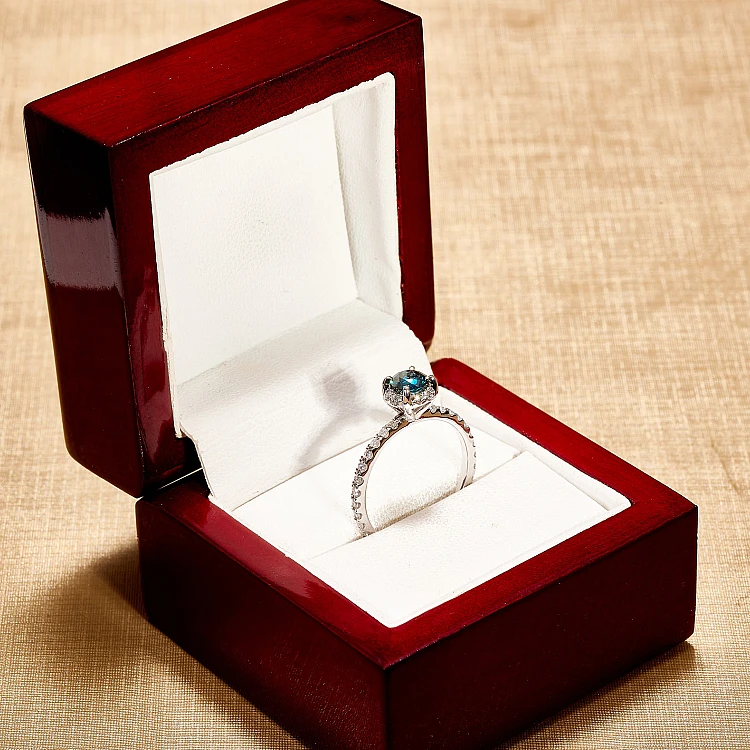 Bague de fiançailles halo en platine avec diamant bleu et diamants incolores - modèle i164