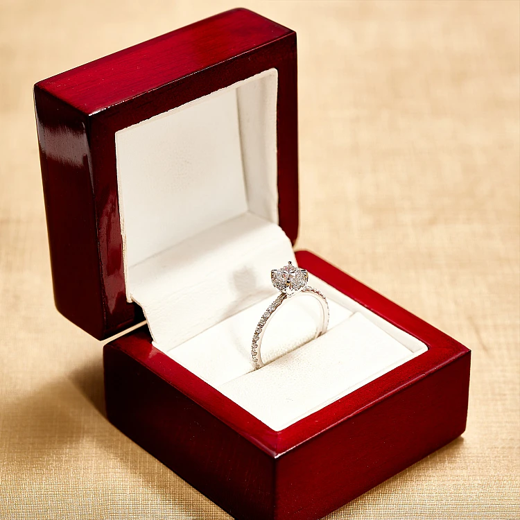 Anillo de compromiso de oro de 18k o platino con diamante central certificado por GIA de 0,50ct o 0,70ct y diamantes secundarios - modelo i164