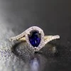 Verlovingsring i782SfPaDi in goud met druppelvormige saffier en diamanten
