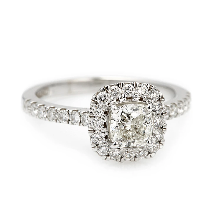 Anello di fidanzamento con pavé di diamanti in oro 18 carati e diamante taglio cushion certificato GIA - modello i1905