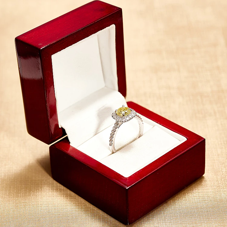 Anello di fidanzamento Halo in oro bianco 18 carati con diamante giallo di laboratorio certificato IGI - modello i1905