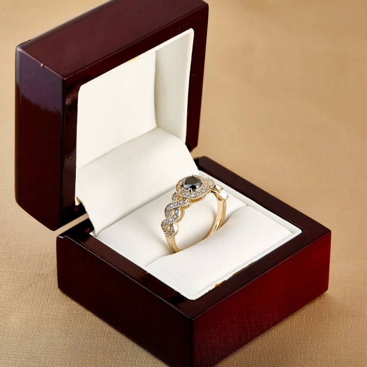 Anillo de compromiso de oro con diamante negro y diamantes - modelo i2675