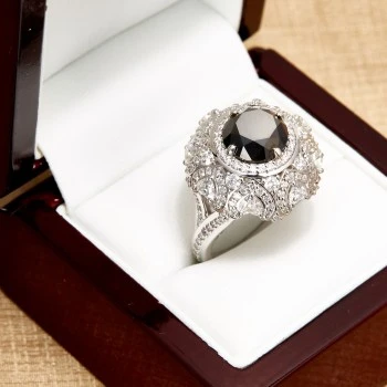 Anillo de compromiso de oro con diamante negro y diamantes - modelo i2699