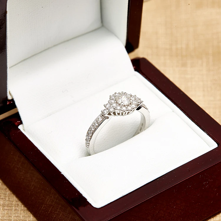 Verlobungsring i3069DiDi aus Gold mit Diamanten – GIA 0,30 ct – 0,40 ct