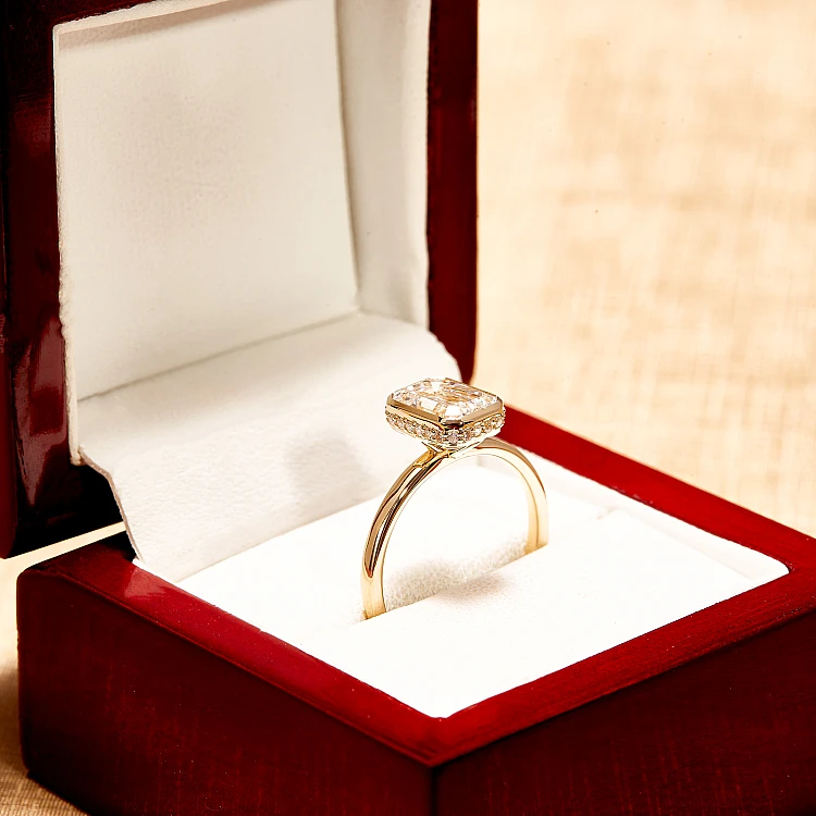 Halo Gold Engagement Ring with Emerald Diamond GIA Certificate 1.00ct - model i4522