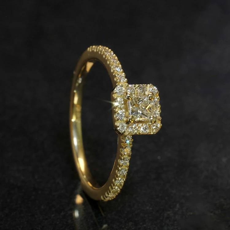 Anillo de compromiso de oro con diamante central y diamantes secundarios de 0,50 o 0,70 ct con certificación GIA - modelo i884