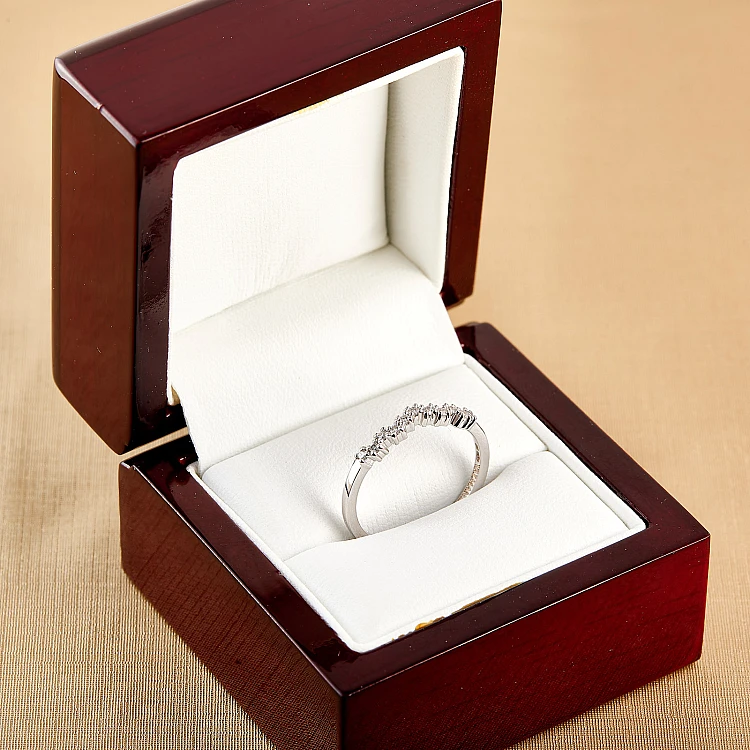 Geschenkring i1996didi in Gold oder Platin mit Diamanten