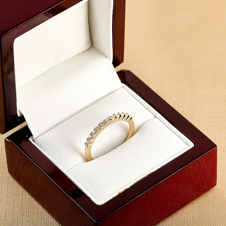 Bague cadeau en or avec diamants - modèle i018