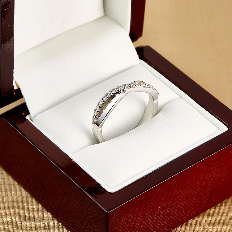 Bague cadeau en or avec diamants - modèle i503