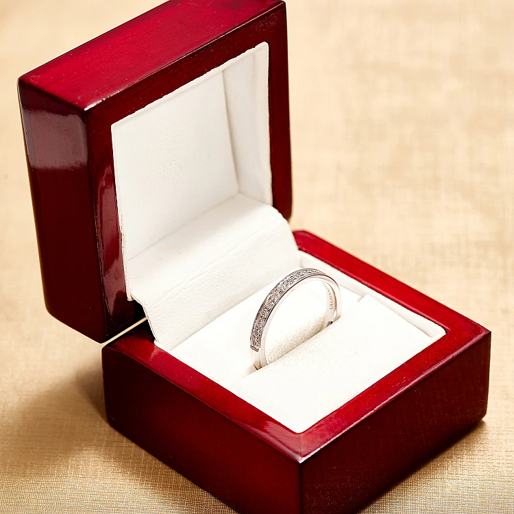 Goldener Geschenkring mit Diamanten - Modell FM2-2PT
