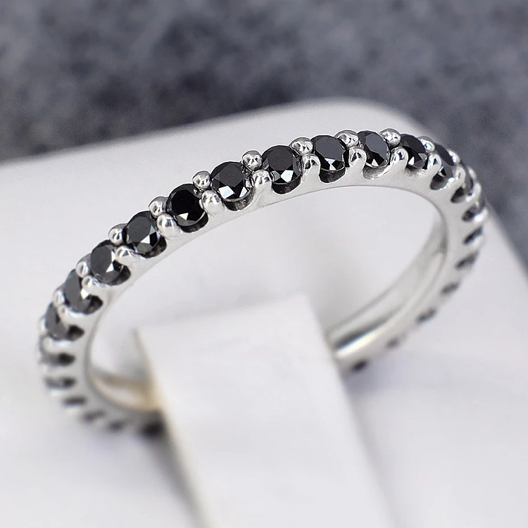 Bague cadeau en or avec diamants noirs - modèle i033