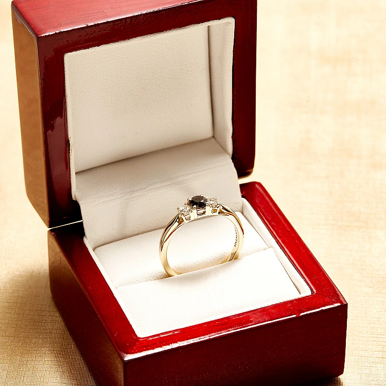 Bague de fiançailles en or avec diamant noir et diamants - modèle i025