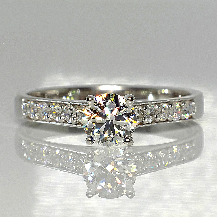 18k Gold SideStone Engagement Ring with GIA Certified Brilliant Diamond - model i056