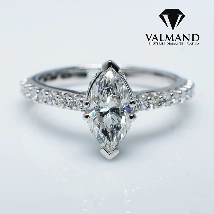 Moderne verlovingsring van 18 karaats goud of platina met centrale marquise diamant (GIA-gecertificeerd) van 0,50 ct of 0,70 ct - model i1050