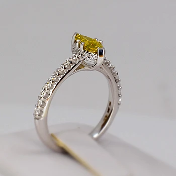 Bague de fiançailles en or avec diamant marquise jaune et diamants incolores - modèle i1050