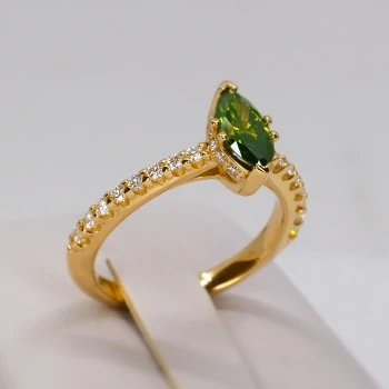 Anello di Fidanzamento i1050dvmadi in Oro con Diamante Verde Marchesa e Diamanti Incolori