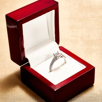 Anello di fidanzamento in oro 18k o platino con diamante centrale Princess GIA da 0,50 ct o 0,70 ct - modello i1218