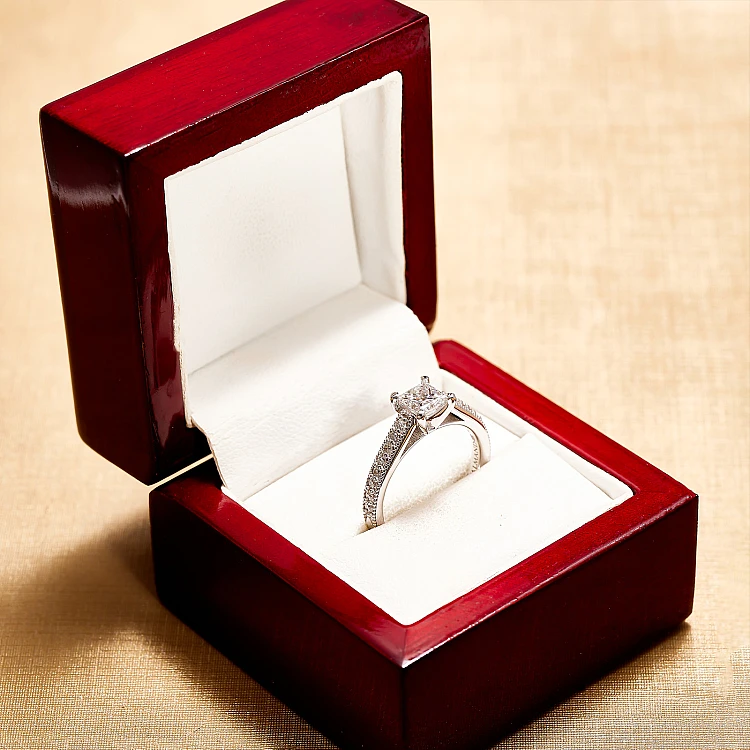 Anello di fidanzamento in oro 18k o platino con diamante principale Princess - GIA 0,30 ct o 0,40 ct - modello i1218