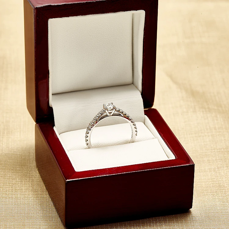 18k Gold SideStone Engagement Ring with GIA Certified Brilliant Diamond - model i122096