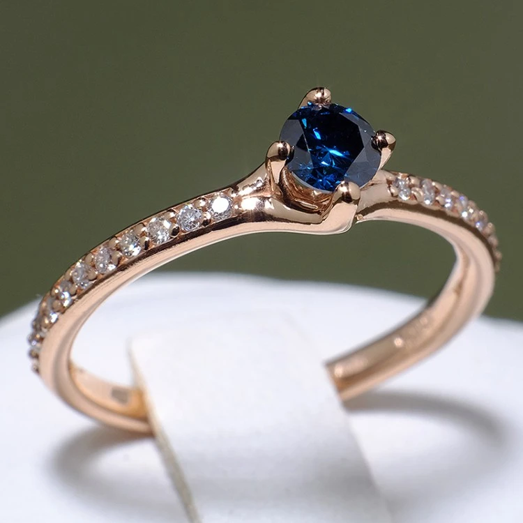 Bague de fiançailles en or avec diamant bleu et diamants - modèle i122392