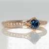 Bague de fiançailles en or avec diamant bleu et diamants - modèle i122392