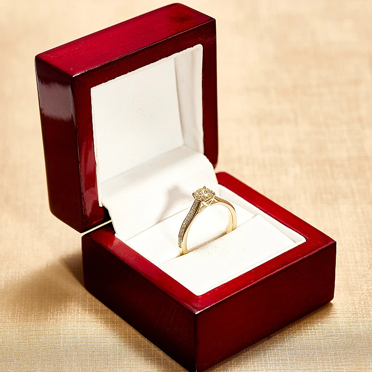 Anillo de compromiso de oro amarillo de 14 quilates con diamante amarillo cultivado en laboratorio con certificación IGI - modelo i122604