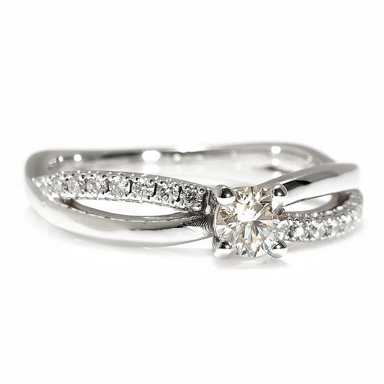 Anillo de compromiso de oro con diamante central certificado por el GIA de 0,30 o 0,40 ct y diamantes secundarios - modelo i1730
