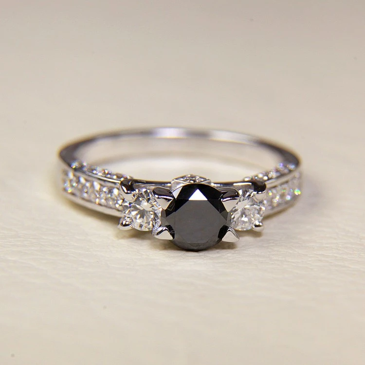 Bague de fiançailles en or avec diamant noir et diamants - modèle i510