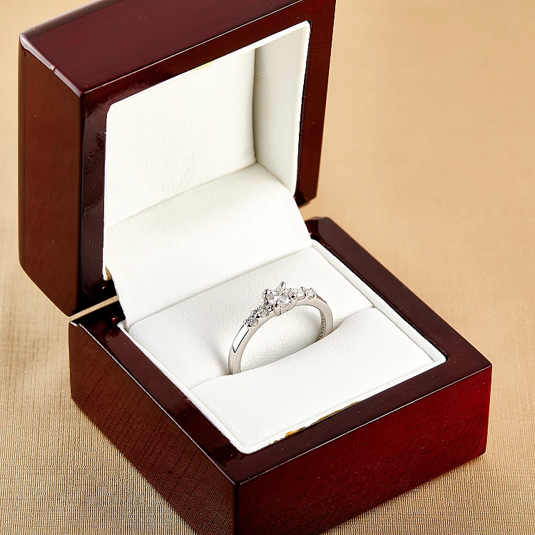 Bague de fiançailles en or avec diamants 0,10 ct - 0,25 ct - modèle i579