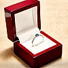 Bague de fiançailles en or avec diamant bleu central - modèle i579