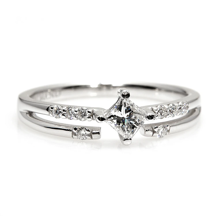 18k Gold SideStone Engagement Ring with GIA Certified Princess Diamond - model i882