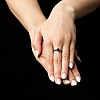 Anillo de compromiso de oro blanco de 18 k con piedra lateral y diamantes negros - modelo i906