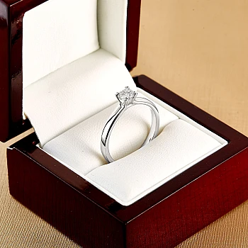 Anillo de compromiso de oro con diamante incoloro, certificado GIA - modelo i122005