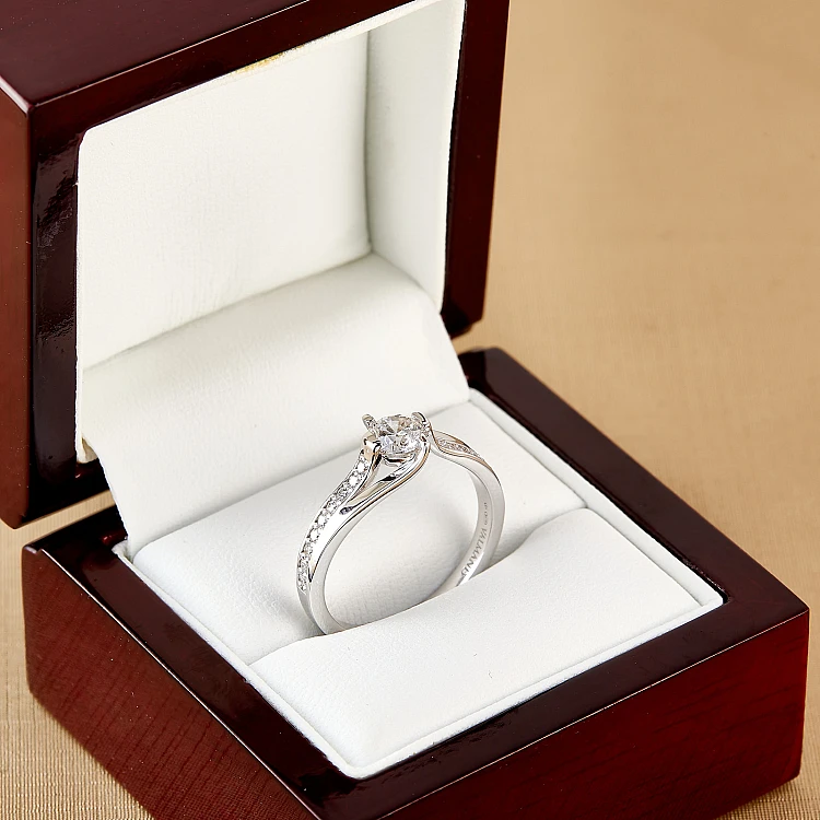 Anello di fidanzamento SideStone in oro 18 carati con diamante brillante certificato GIA - modello i1803