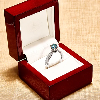 Anello di fidanzamento Sidestone in oro bianco 18k con diamante blu da 1,00 ct e diamanti incolori - modello i2764