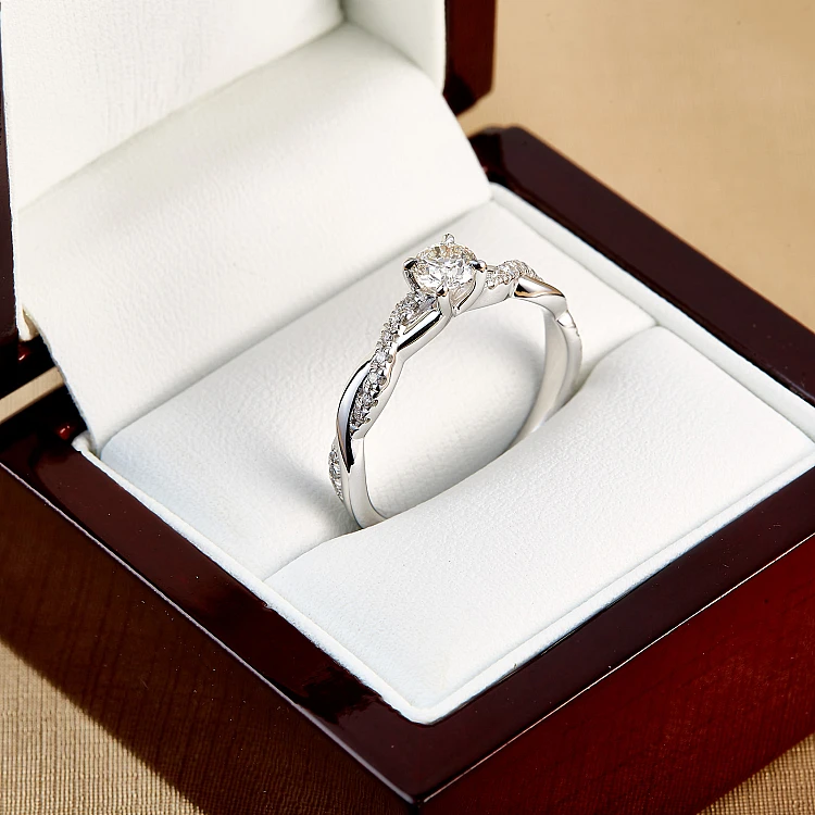 18k Gold SideStone Engagement Ring with GIA Certified Brilliant Diamond - model i2873