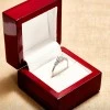 Anello di fidanzamento moderno in oro con diamante centrale GIA da 0,50 ct o 0,70 ct - modello i3122
