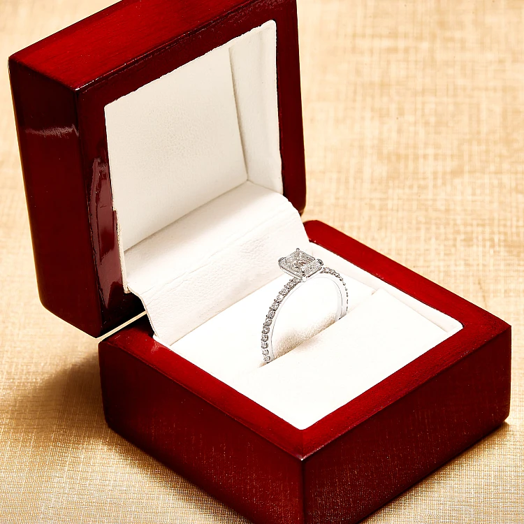 GIA-gecertificeerde smaragdgroene diamanten gouden verlovingsring - model i4111