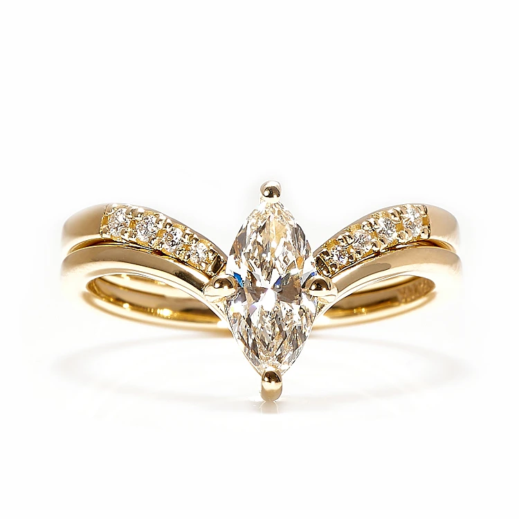 Anello di fidanzamento in oro con diamante sintetico a taglio marquise certificato IGI - modello i122376