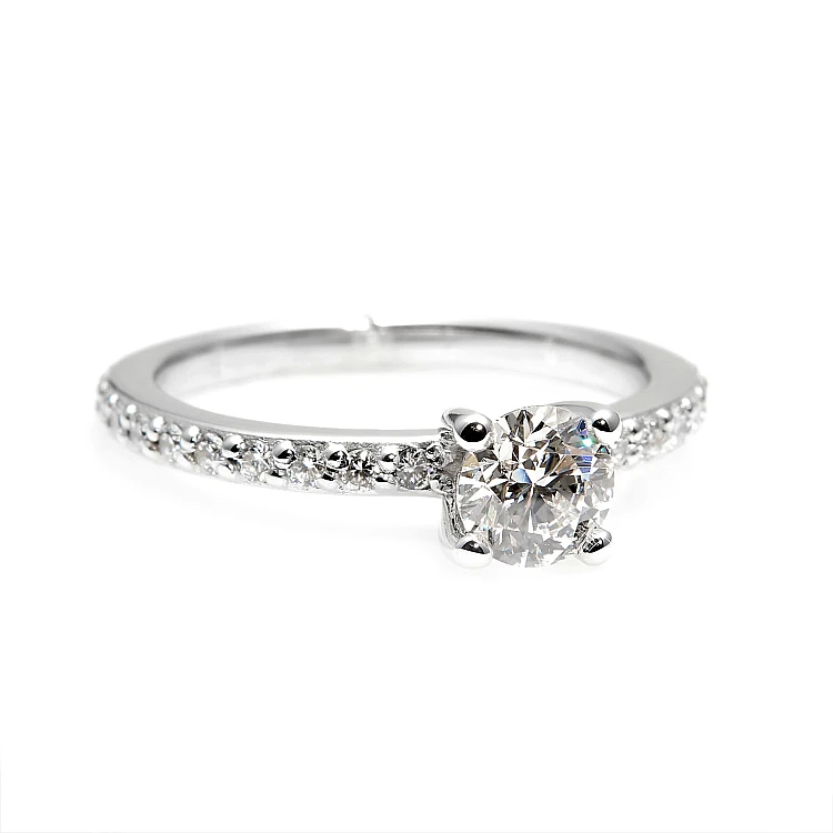 Anillo de compromiso de oro de 18k o platino con diamante central certificado por GIA de 0,50ct o 0,70ct y diamantes secundarios - modelo i504p4