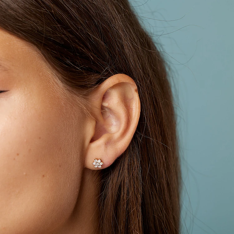 Pendientes de copo de nieve de oro amarillo de 18 k con diamantes - modelo c652