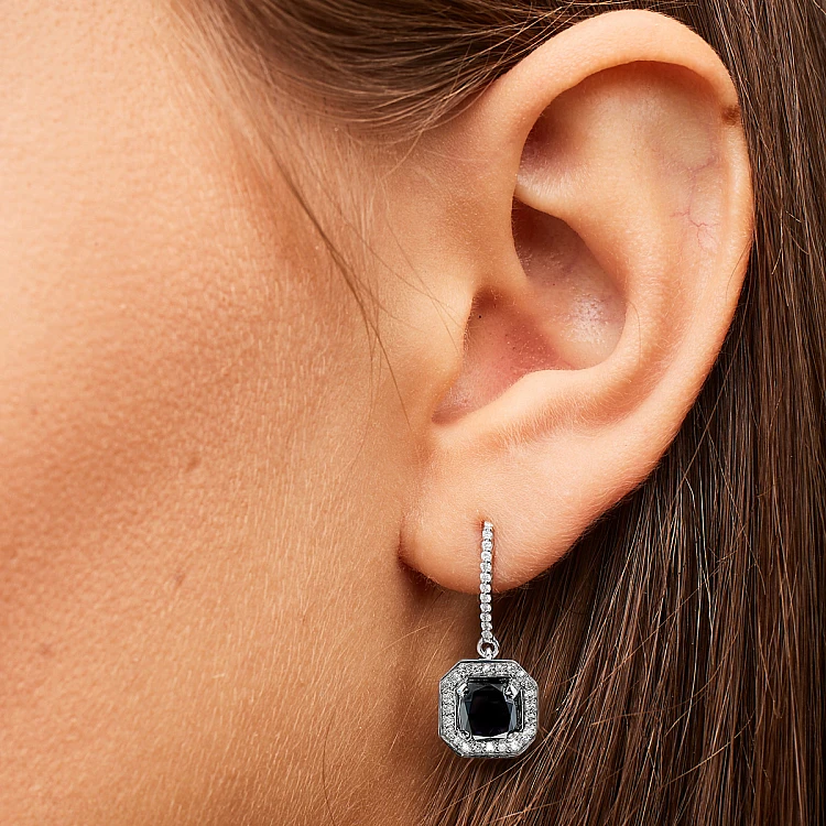 Gold Earrings with Black Cushion and Colorless Diamonds c1175DnChdi