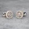 Ohrringe um 1857 in Gold oder Platin mit Diamanten