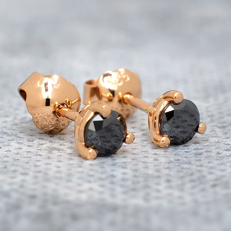 Boucles doreilles à tige en or ou en platine avec diamants noirs - modèle c24062