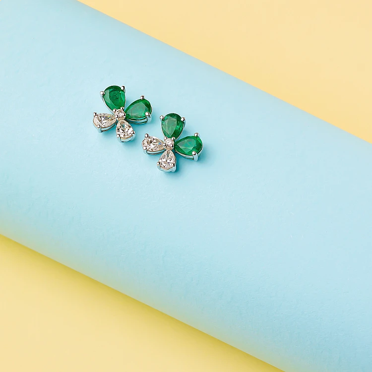 Boucles doreilles en or avec émeraudes et diamants Para certifiées GIA - modèle c2752