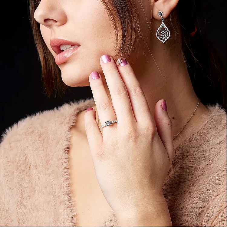 Pendientes de lágrima de oro con diamantes azules e incoloros - modelo c2760