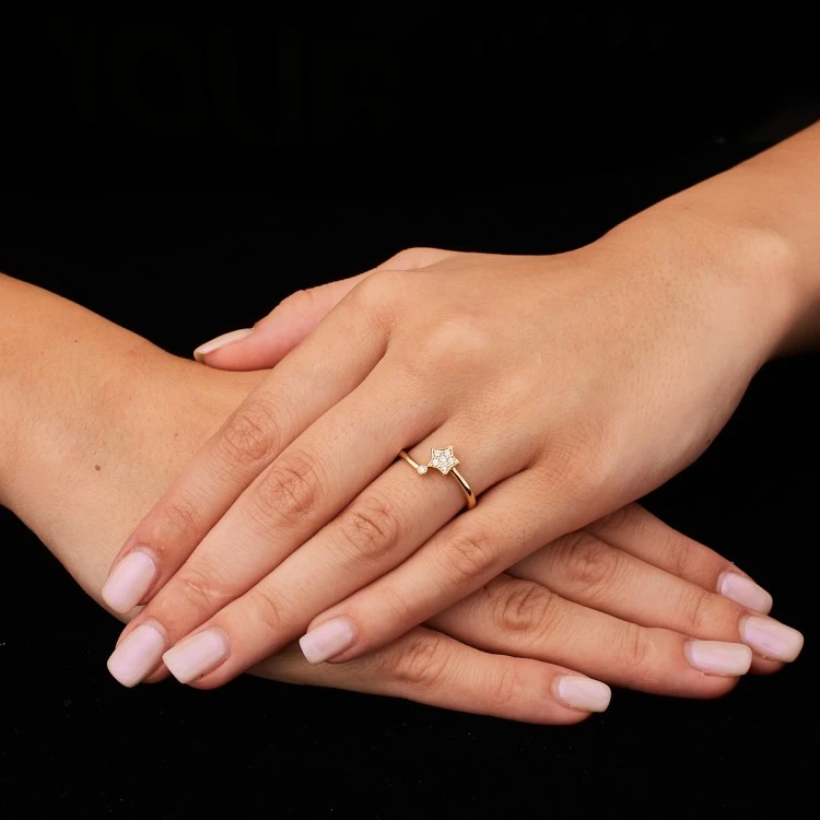 Cadeauring i536DiDi in goud met diamanten van het komeetmodel