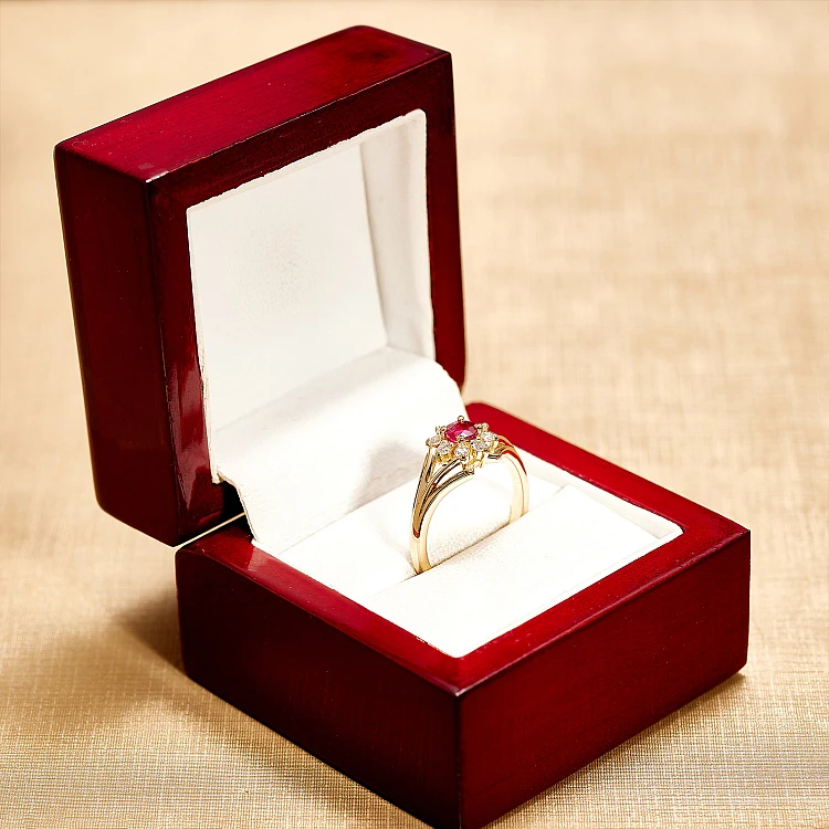 Classic Gold Gift Ring with Ruby and Diamonds i006RbDi
