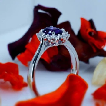 Anello Regalo i055AmDi Kate Middleton in Oro o Platino con Ametista e Diamanti